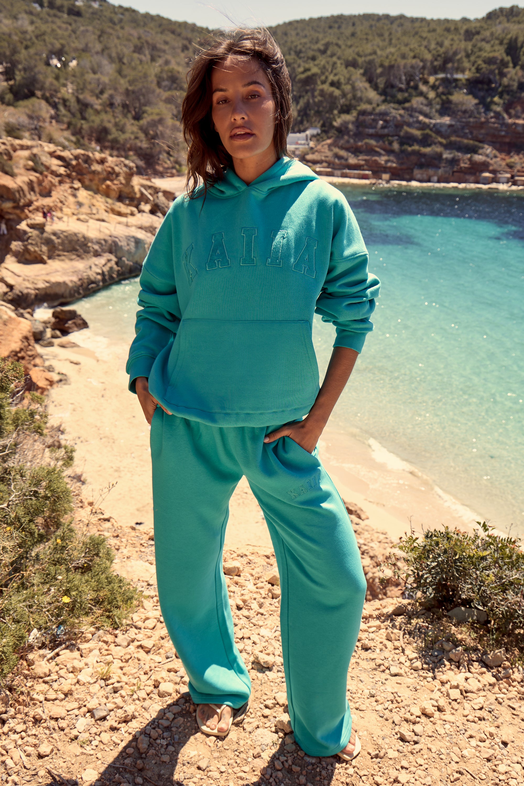 TEAM LOGO WIDE JOGGER PANTS 今季新作　サイズ4 Kaiia Logo Wide Leg Joggers Turquoise | Kaiia