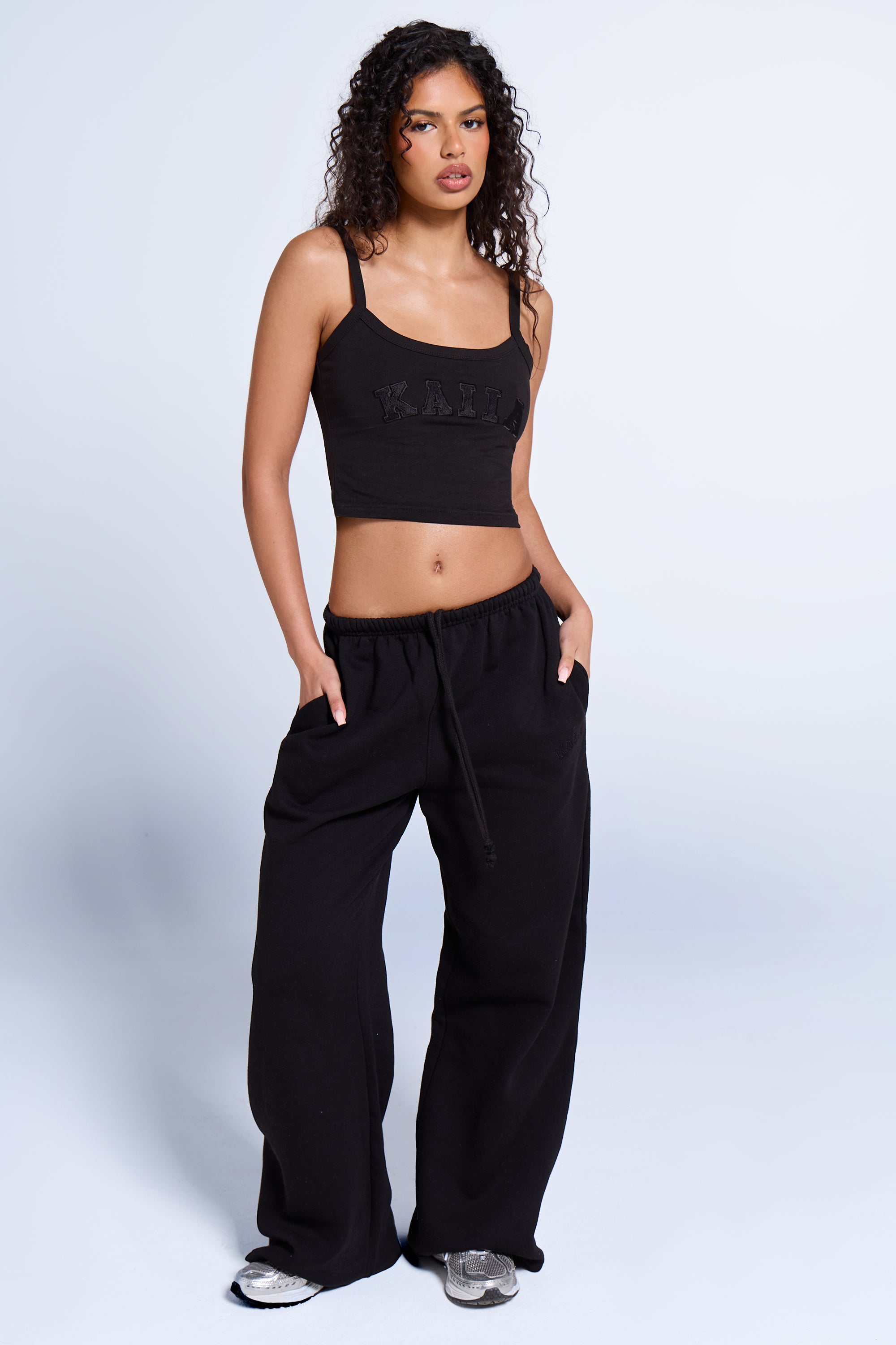 TEAM LOGO WIDE JOGGER PANTS 今季新作　サイズ4 TEAM LOGO WIDE JOGGER PANTS 今季新作 サイズ4 【公式通販】