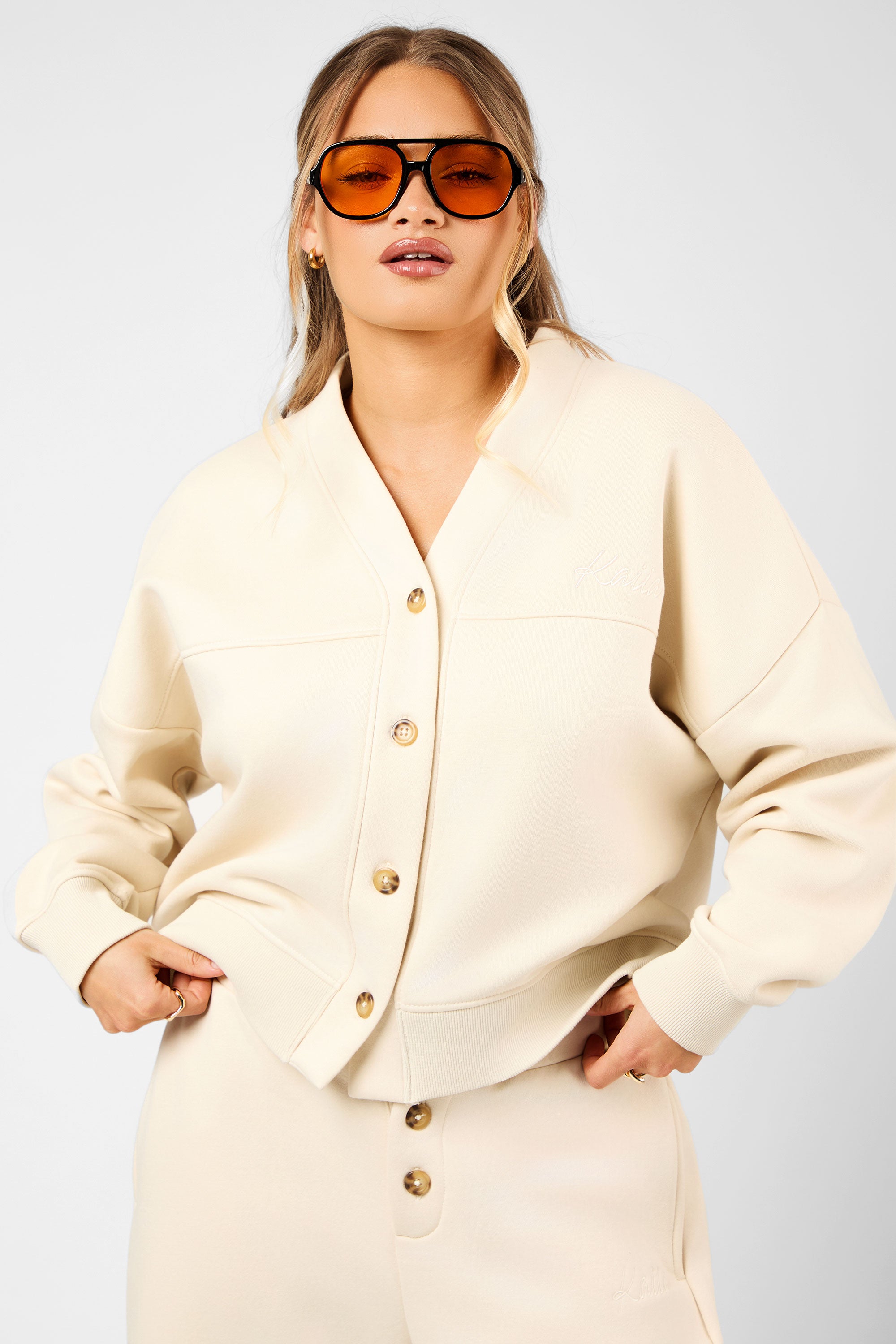 Kaiia Script Logo Button Down Detail Sweat Cardigan Crème