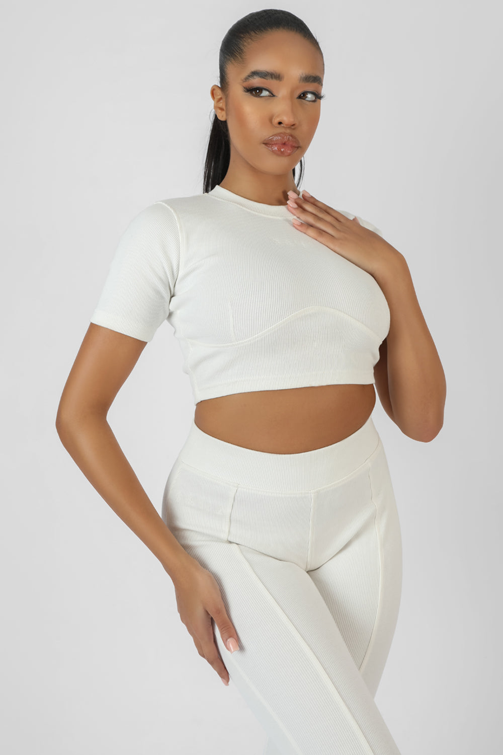 Fitted white crop tee 2025