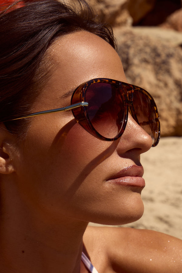 Kaiia Smokey Lens Curved Aviator Sunglasses Tort & Gold