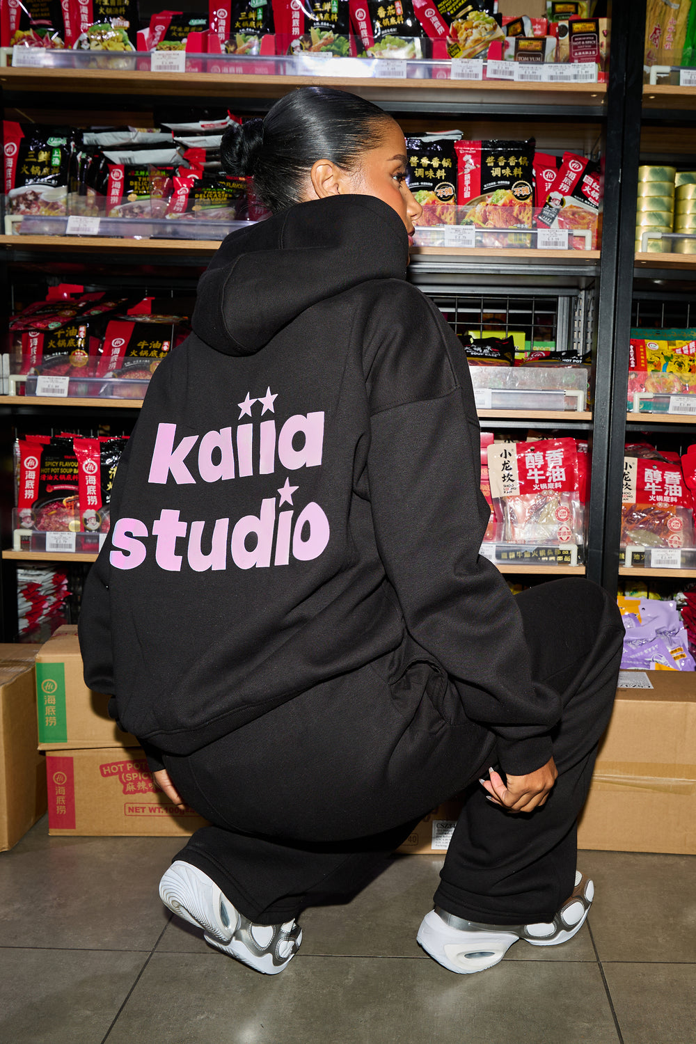 Kaiia Studio Star Oversized Hoodie Black & Shell Pink