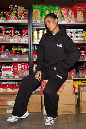 Kaiia Studio Star Oversized Hoodie Black & Shell Pink