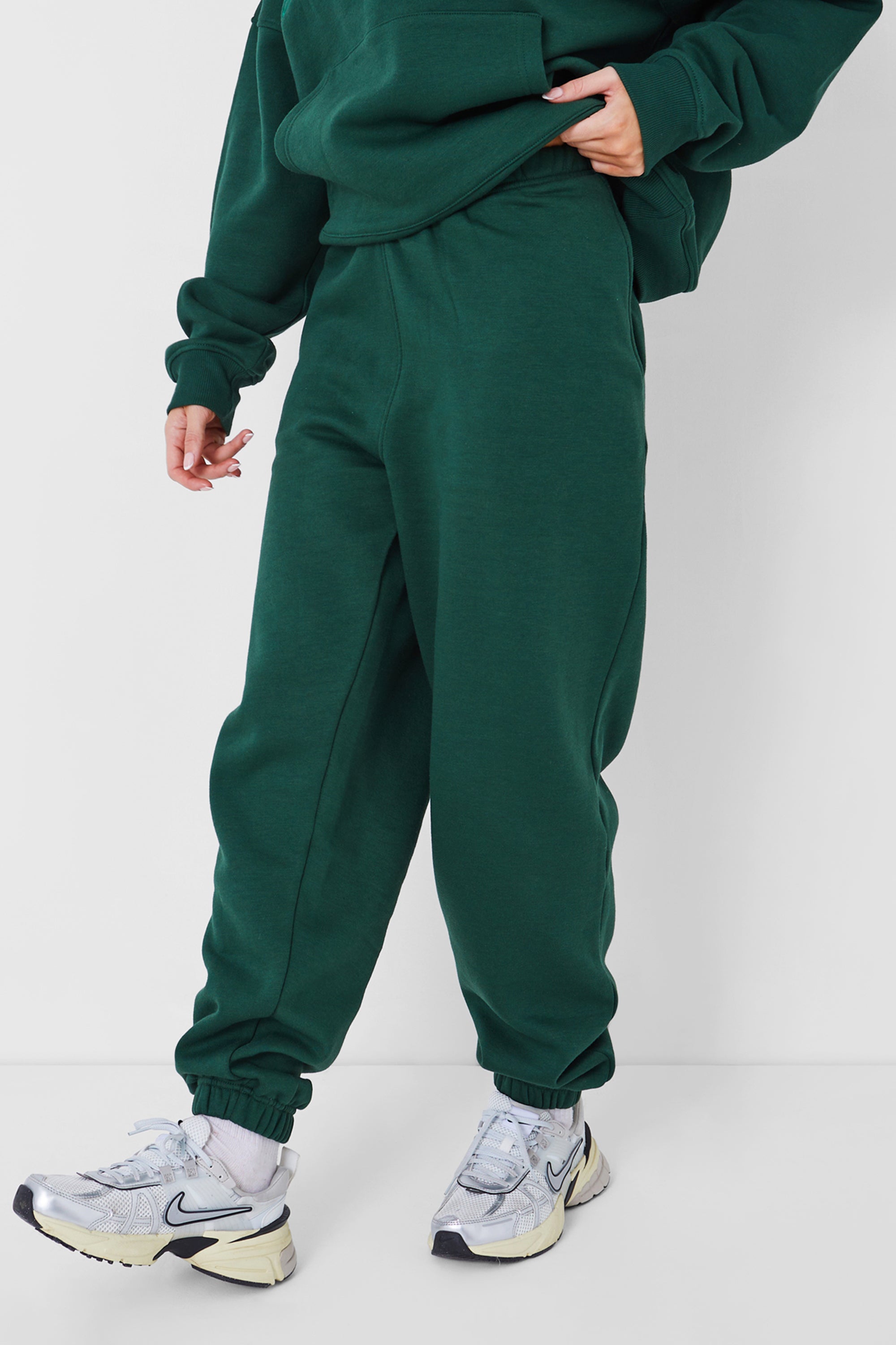 Kaiia Cuffed Sweat Pants in Dark Green