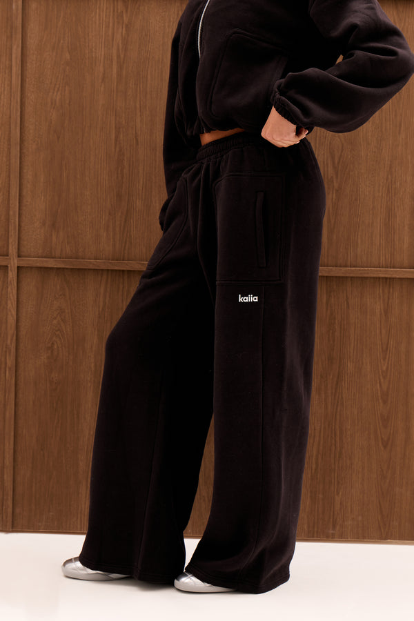 Kaiia Chrome Logo Pocket Detail Mid Rise Wide Leg Joggers Black