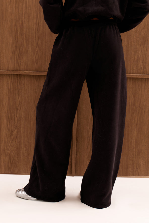 Kaiia Chrome Logo Pocket Detail Mid Rise Wide Leg Joggers Black