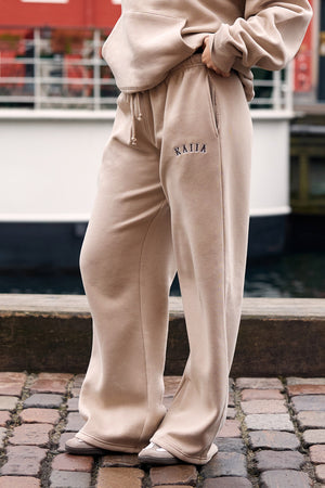 Kaiia Slogan Mid Rise Wide Leg Joggers Ash Taupe & Bitter Chocolate