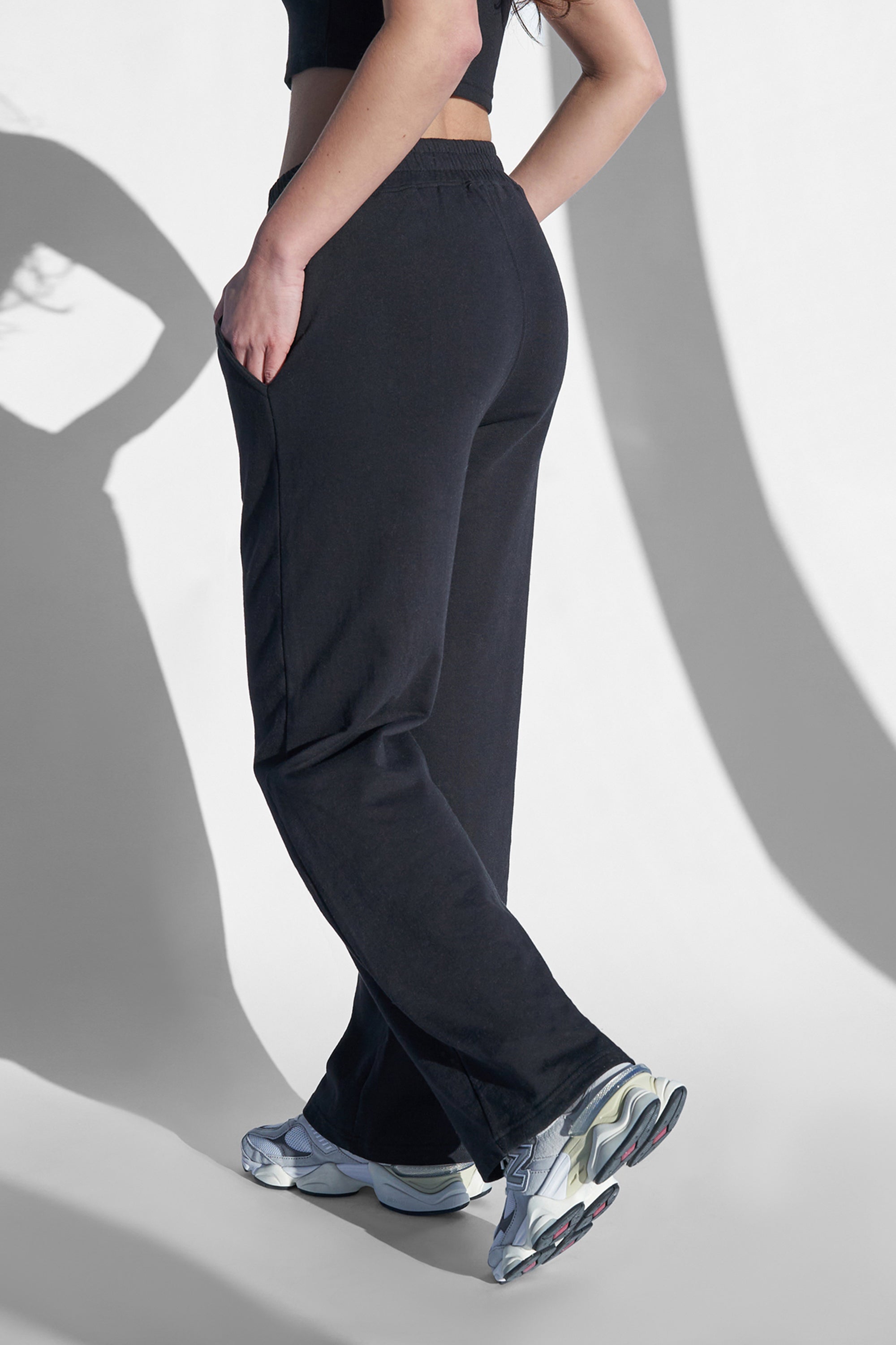Kaiia V Waistband Wide Leg Jogger Black