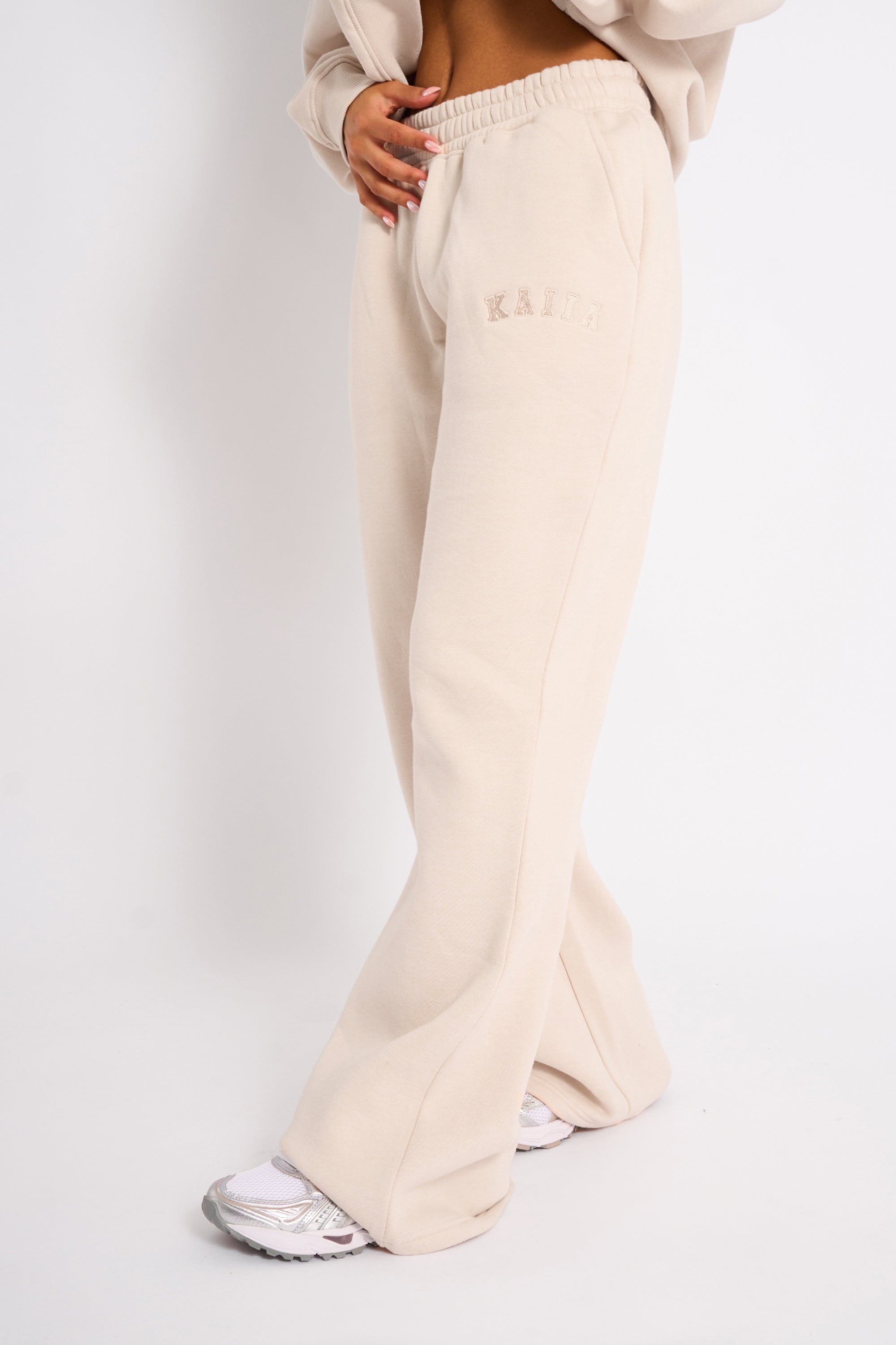 Joggers cream online