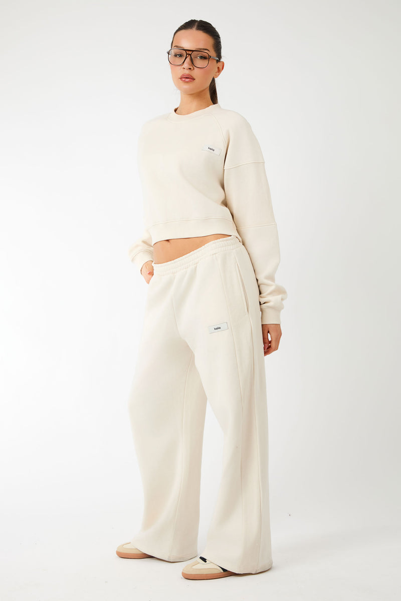 White Joggers: Fresh and Stylish – Kaiia