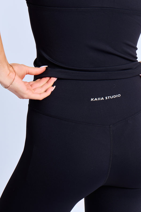 Kaiia Sculpt Capri Leggings Black