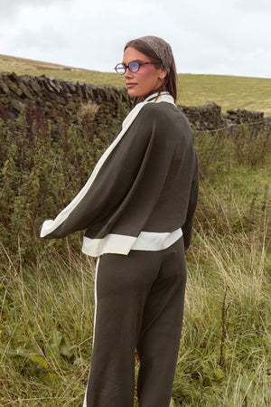 Kaiia Graphic Lightweight Knit Oversized Zip Through Sweatshirt Smoke Olive & Cream