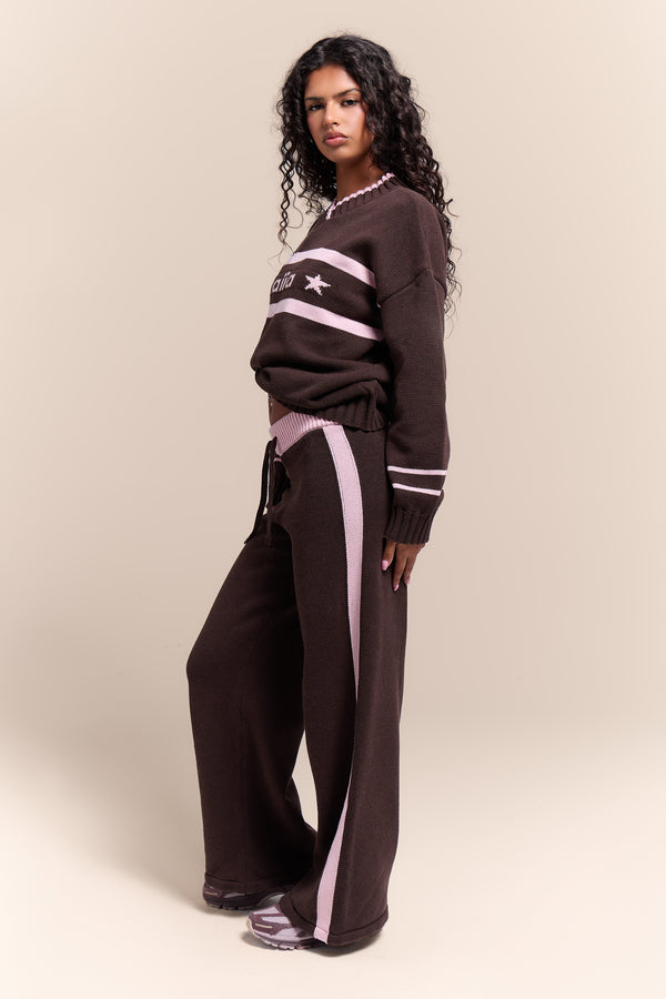 Kaiia Knit Graphic Oversized Sweatshirt Chocolate & Pink
