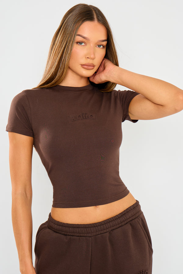 Kaiia Embossed Logo Baby Tee Bitter Chocolate