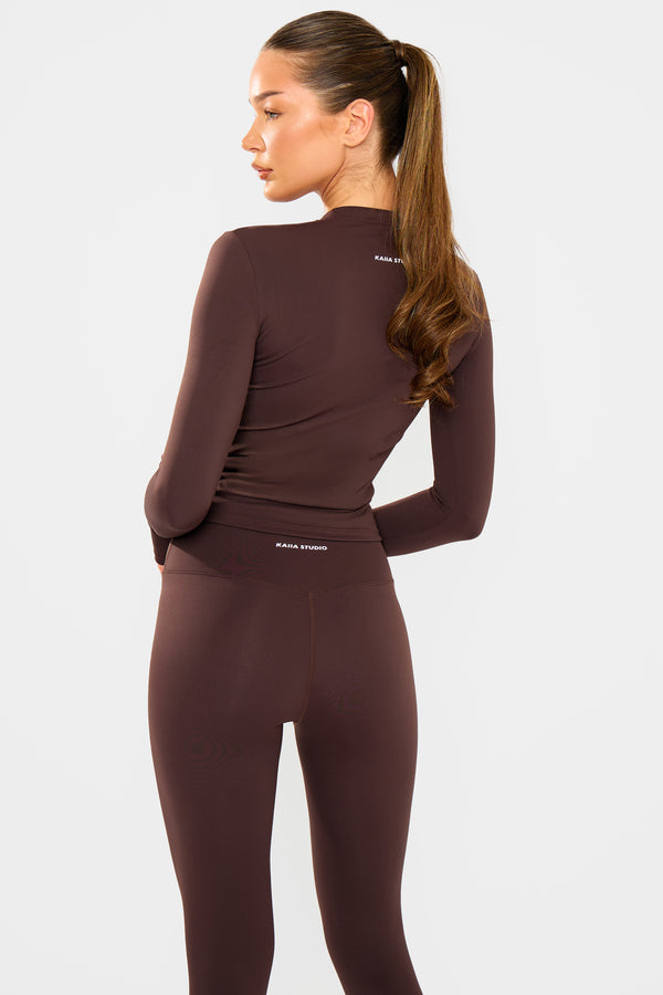 Kaiia Sculpt Long Sleeve Fitted T-Shirt Bitter Chocolate
