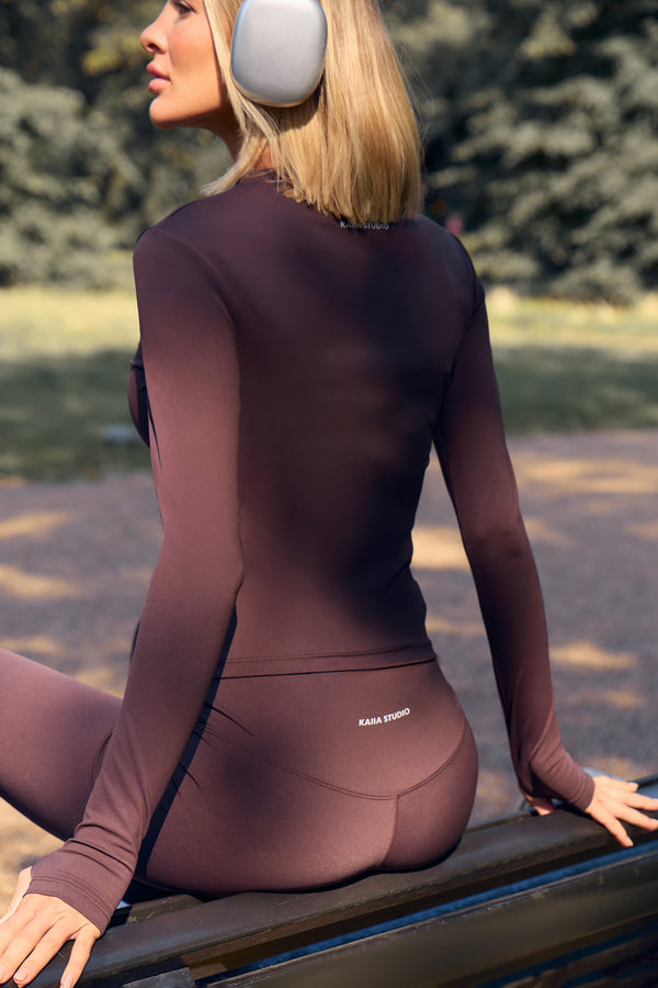 Kaiia Sculpt Long Sleeve Fitted T-Shirt Bitter Chocolate
