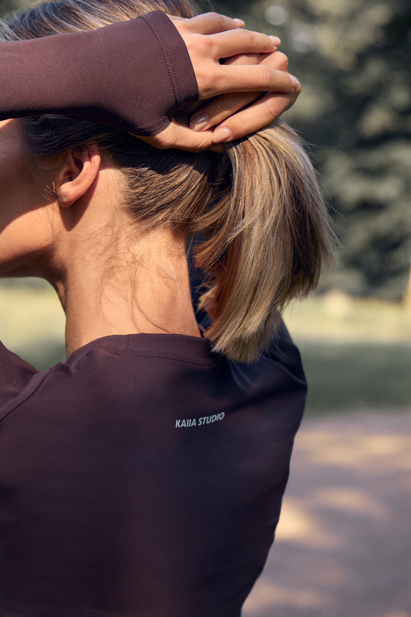 Kaiia Sculpt Long Sleeve Fitted T-Shirt Bitter Chocolate