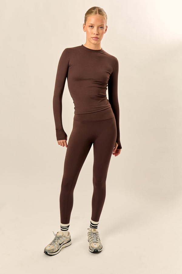 Kaiia Sculpt Long Sleeve Fitted T-Shirt Bitter Chocolate