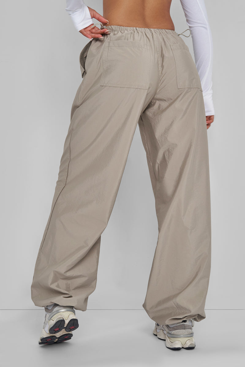 DRAWSTINRG WAIST PARACHUTE CARGO TROUSERS KHAKI