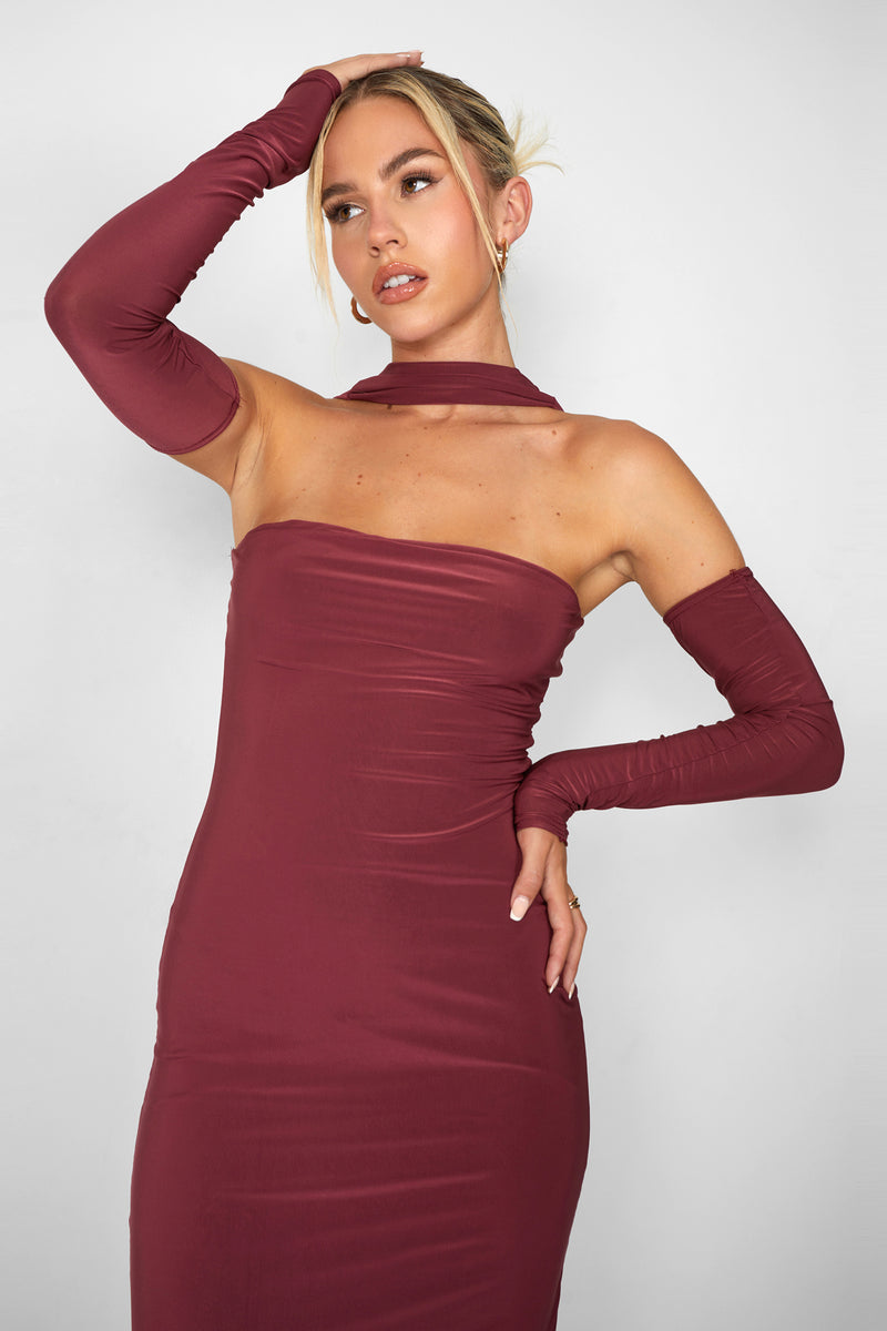 Kaiia Bardot Choker Detail Top in Burgundy