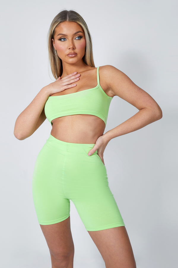 BASIC SCOOP NECK CROP TOP LIME