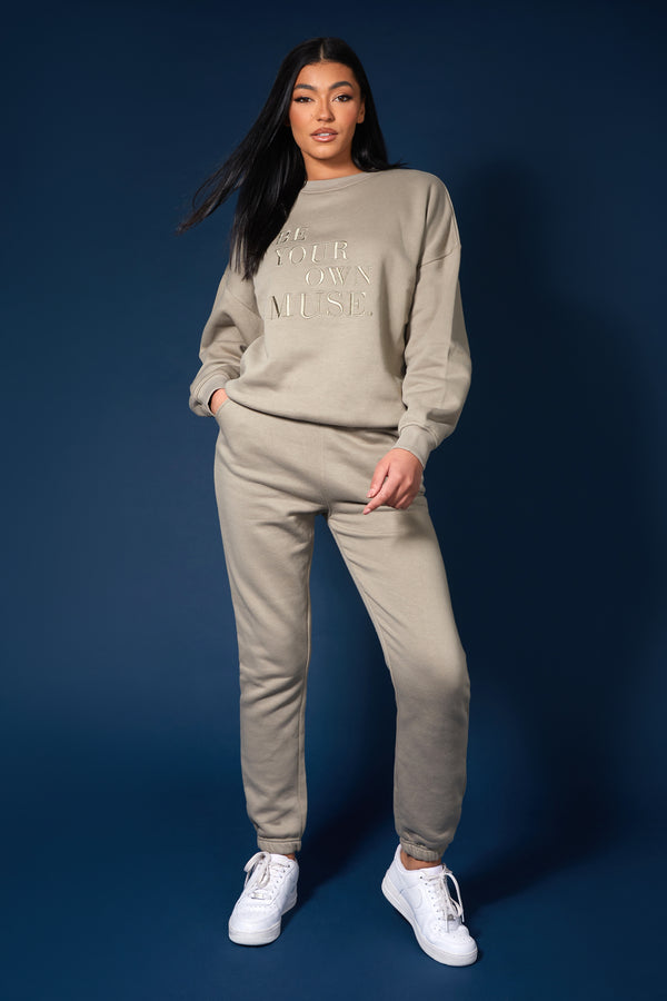 BE YOUR OWN MUSE EMBROIDERED SWEATSHIRT KHAKI