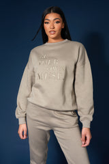 BE YOUR OWN MUSE EMBROIDERED SWEATSHIRT KHAKI