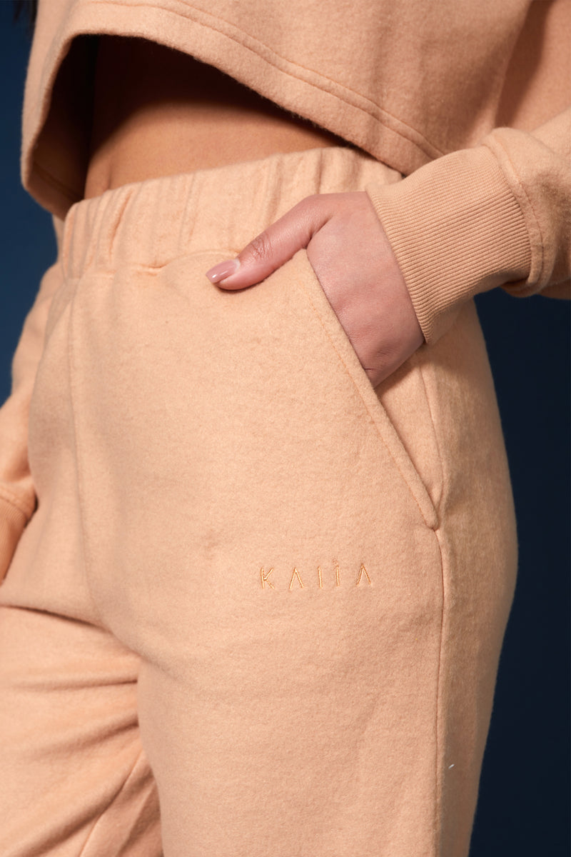 KAIIA FLUFFY 90S JOGGERS CAMEL