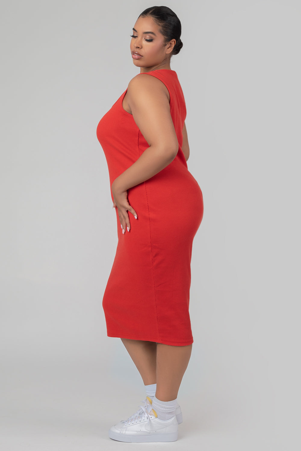 CURVE BODYCON SCOOP NECK MIDI DRESS RED