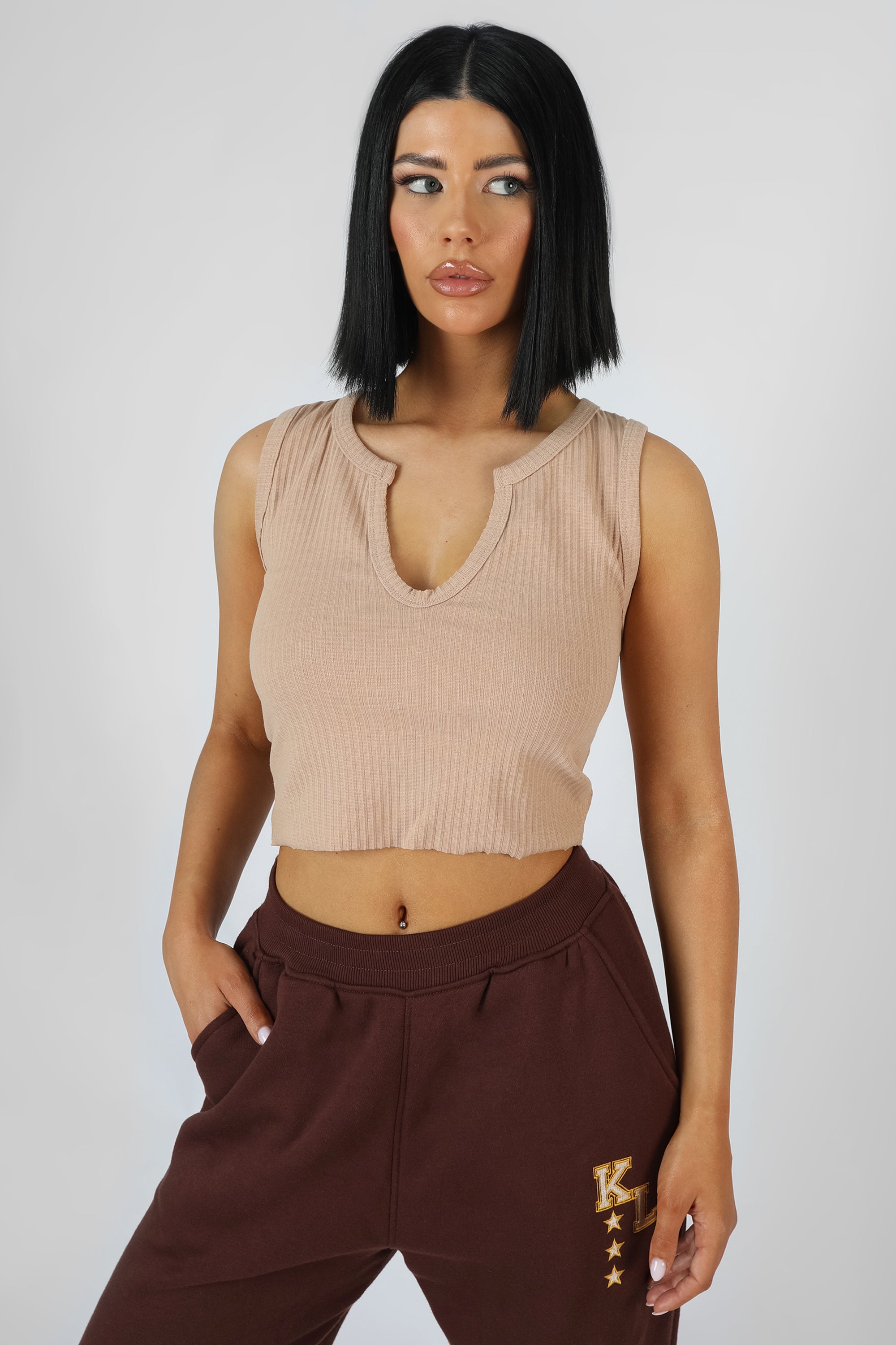 V NECK SLEEVELESS RIBBED CROP TOP CAMEL