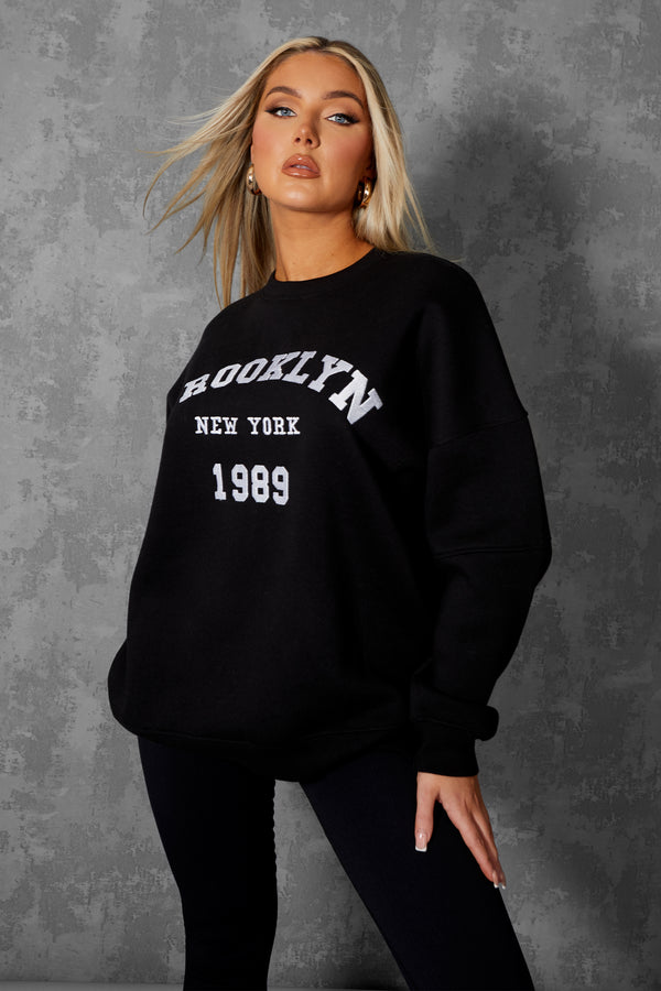 BROOKLYN SLOGAN OVERSIZED SWEATSHIRT BLACK